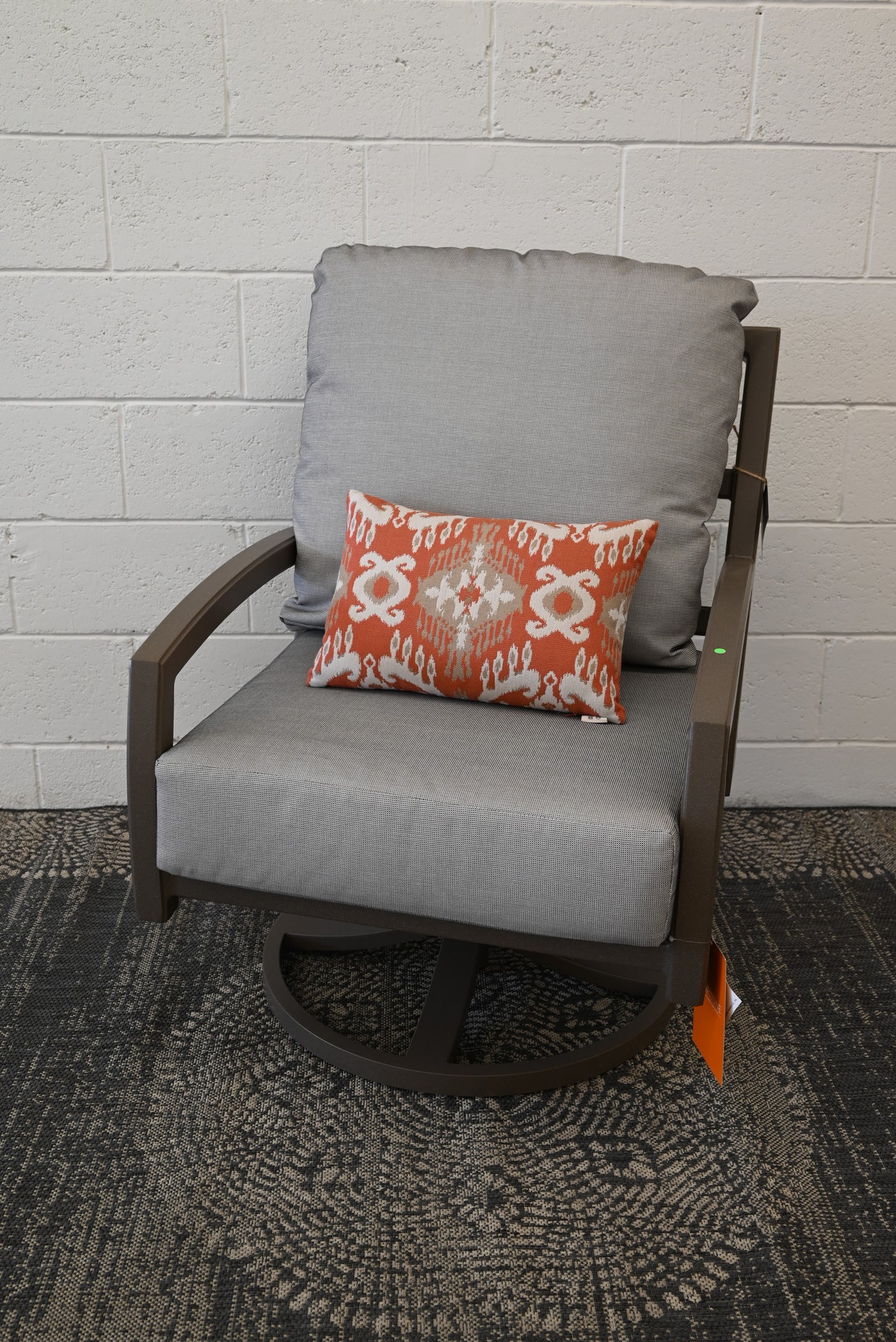 Tropitone - Muirlands swivel lounge chair