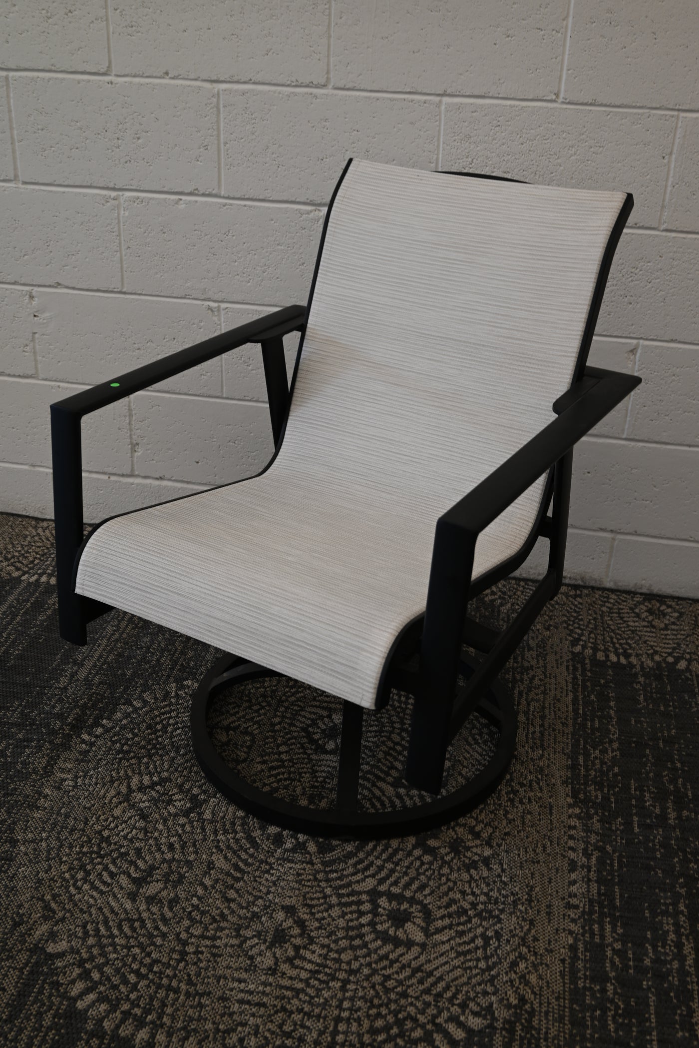 Mallin - Taylor Sling Dining Chair